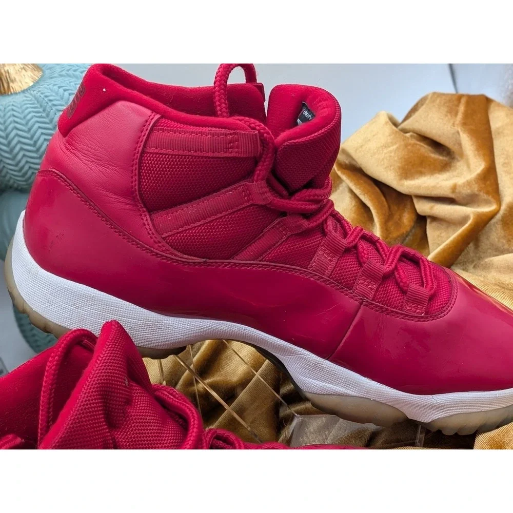 Jordan 11 Retro Win Like 96 Men's Size 9.5 Red Patent Leather Sneakers